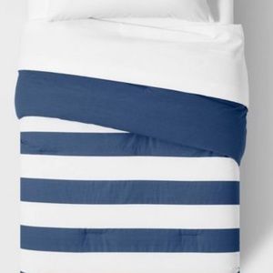 Pillowfort Toddler Comforter